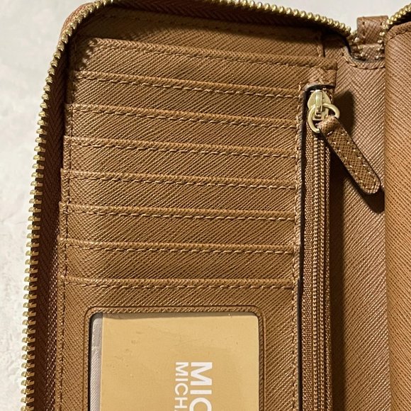 Michael Kors Jet Set Smartphone Wristlet - Picture 12 of 13